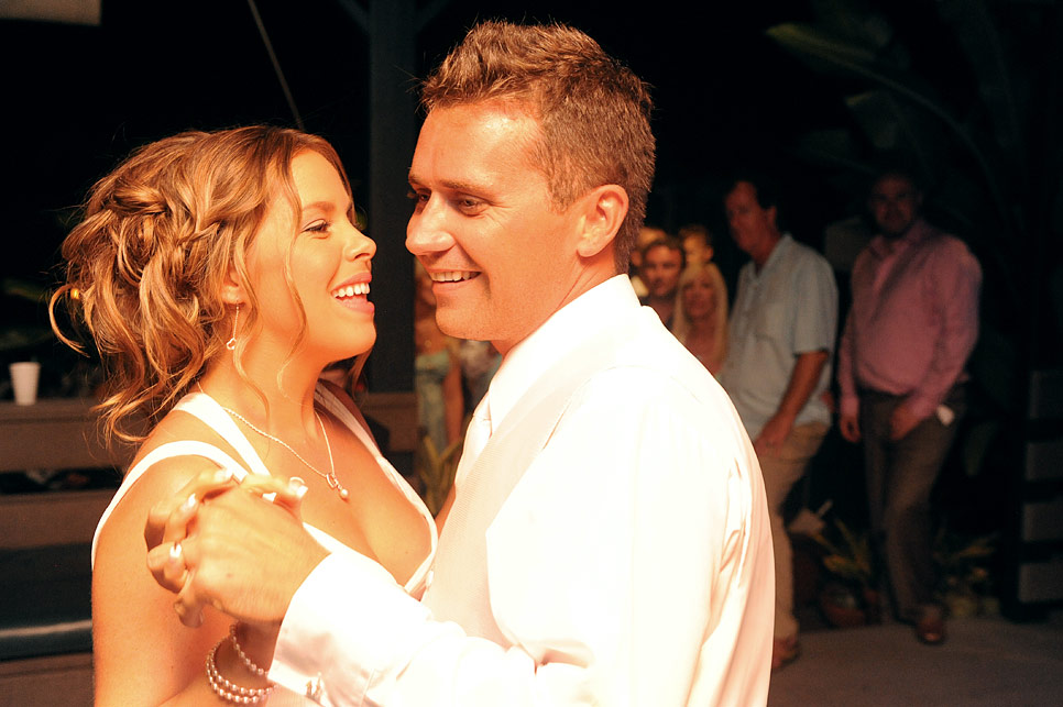 Will & Raquel enjoy their first dance