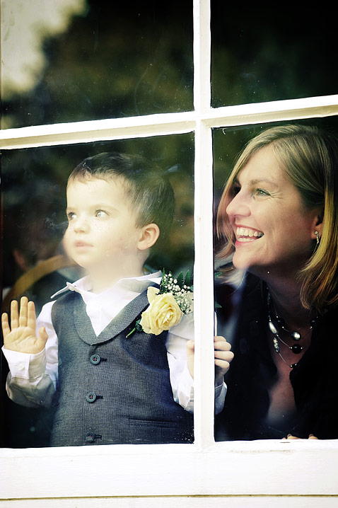 A young guest trying to get a glimpse of the bride